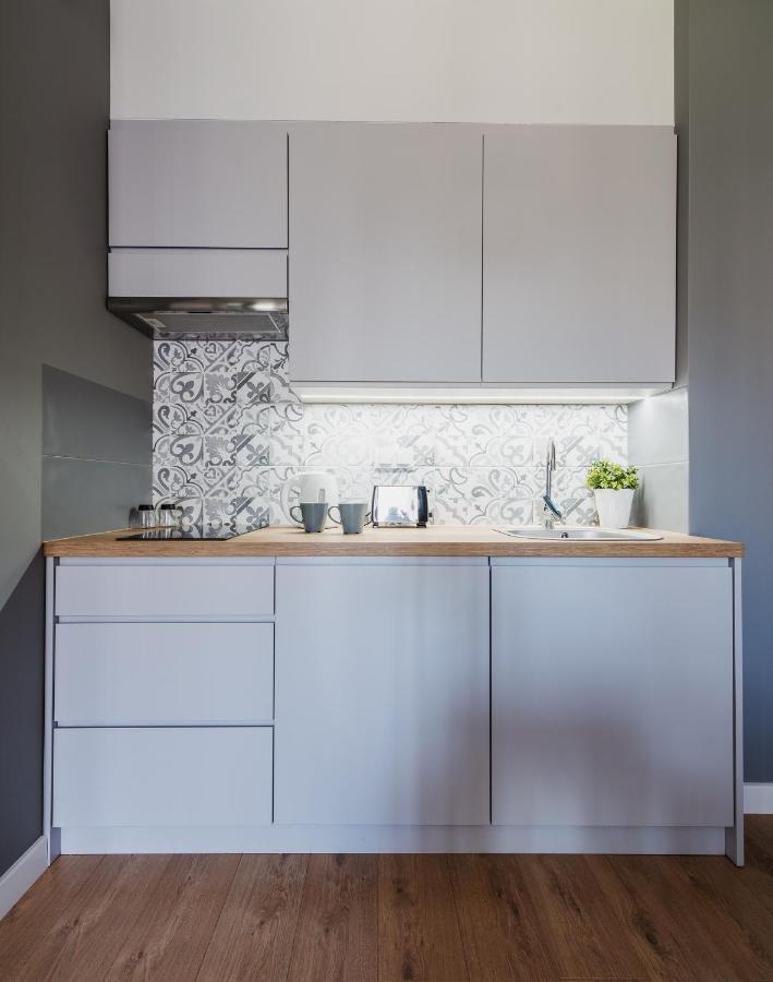 Okecie Airport Studio Bakalarska 2 P&O Serviced Apartments ワルシャワ エクステリア 写真
