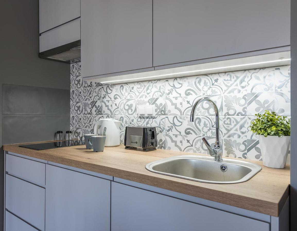 Okecie Airport Studio Bakalarska 2 P&O Serviced Apartments ワルシャワ エクステリア 写真