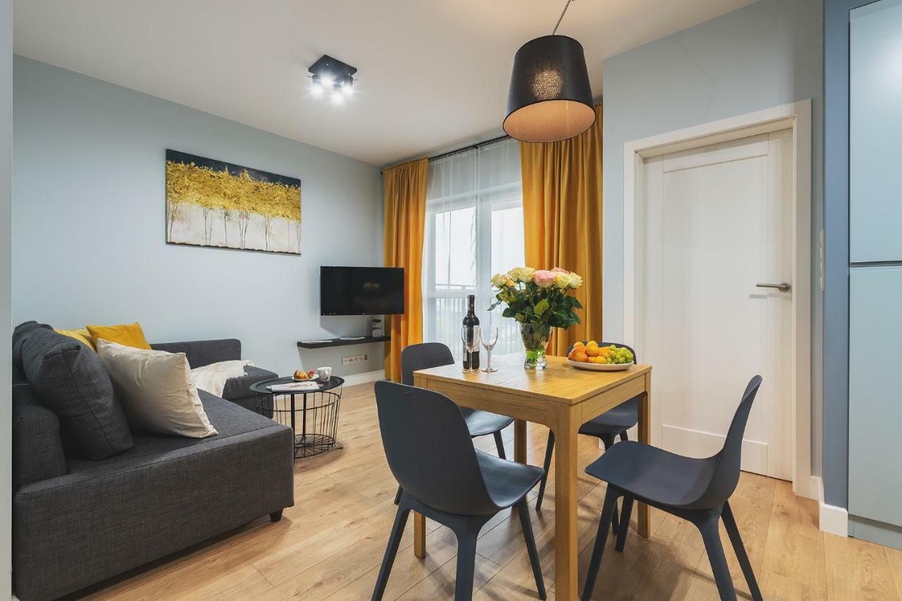Okecie Airport Studio Bakalarska 2 P&O Serviced Apartments ワルシャワ エクステリア 写真
