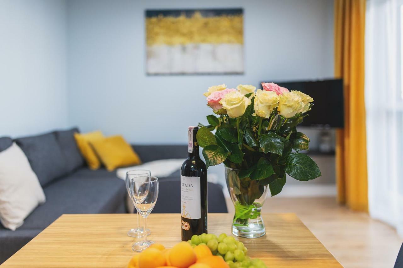Okecie Airport Studio Bakalarska 2 P&O Serviced Apartments ワルシャワ エクステリア 写真